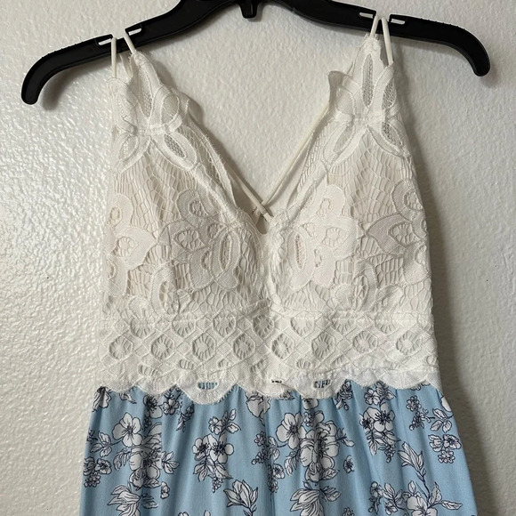 White and Floral Blue Medium Jumpsuit - Picture 5 of 7